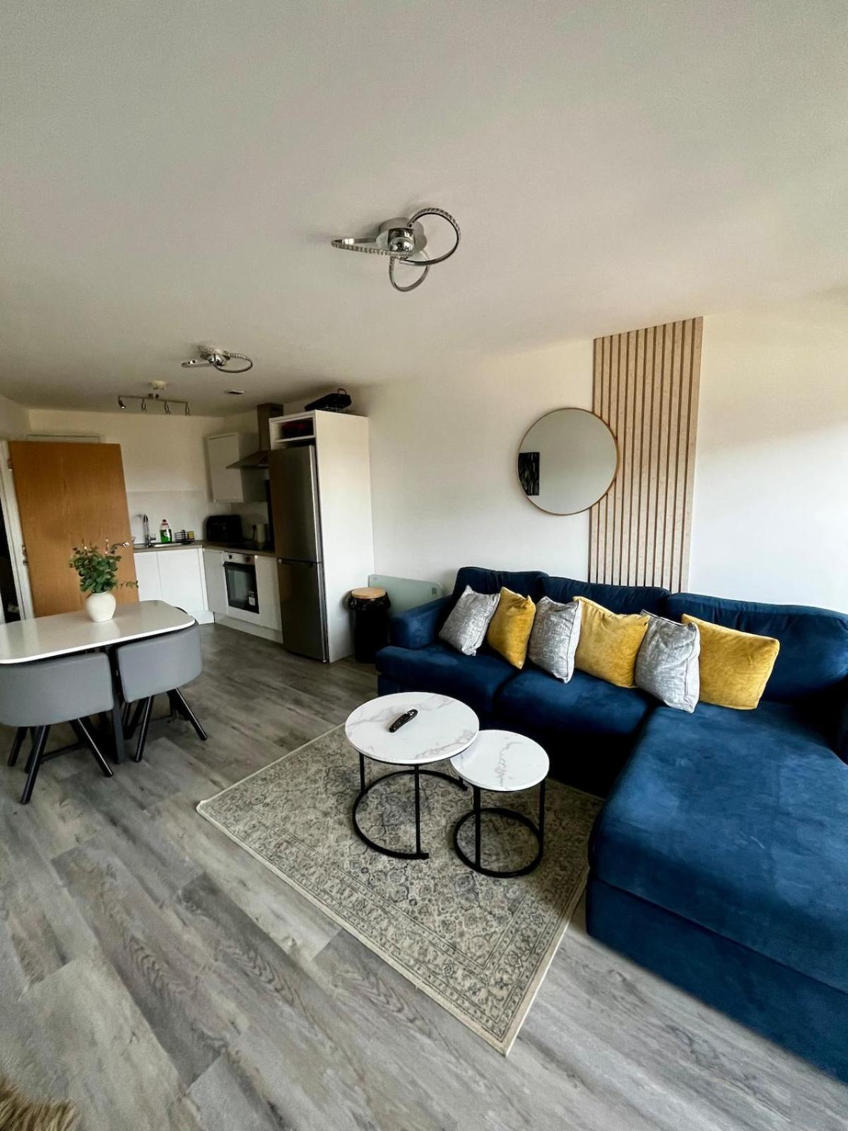 Chic 2-bed Flat - Coop Live & Ethiad *