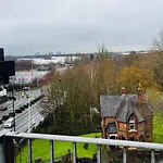 Chic 2-Bed Flat - Coop Live & Ethiad