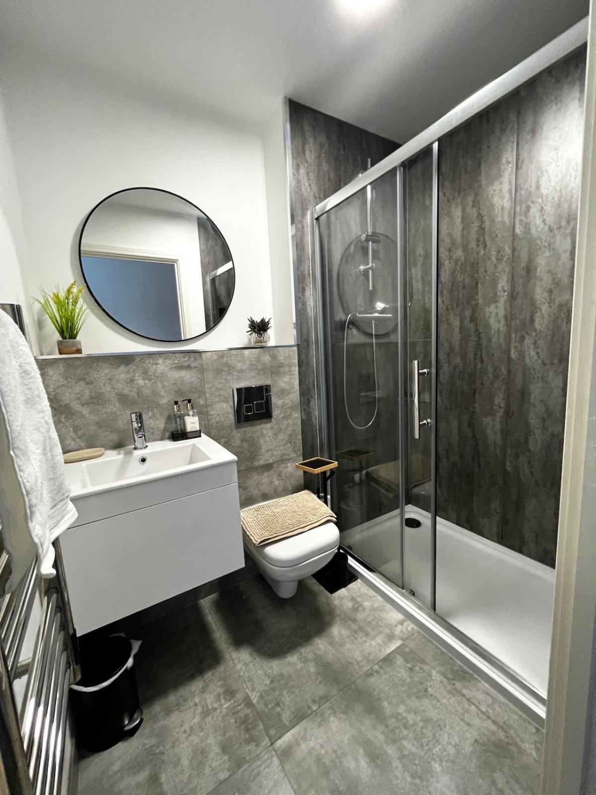 Chic 2-bed Flat - Coop Live & Ethiad
