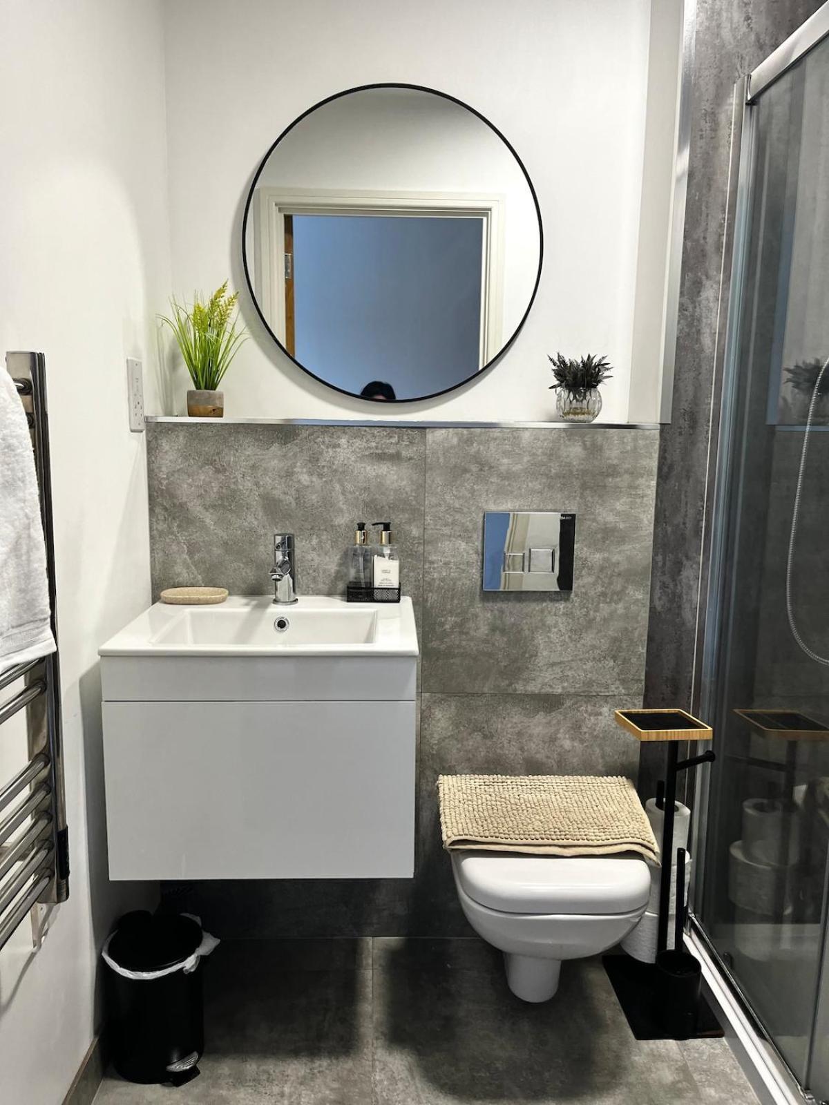 Chic 2-bed Flat - Coop Live & Ethiad *