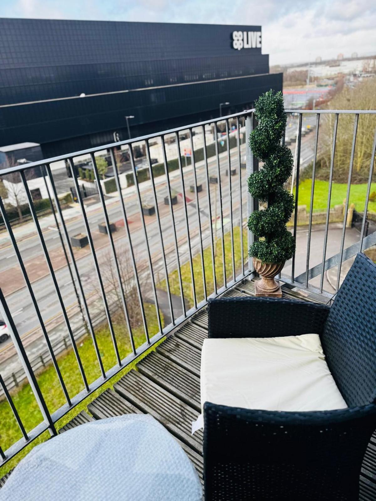 Chic 2-bed Flat - Coop Live & Ethiad Apartment
